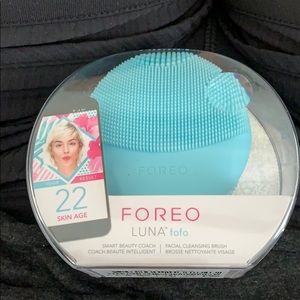 FACIAL CLEANSING BRUSH